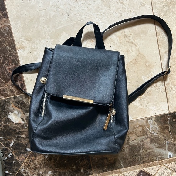 Handbags - Elegant Black Backpack 🥞